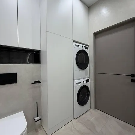 Apartment аркадия , жк атмосфера !паркинг !терраса с садом на крыше с панорамой моря ! 7 этаж, балкон , 3 комнаты , размещение 6 гостей *